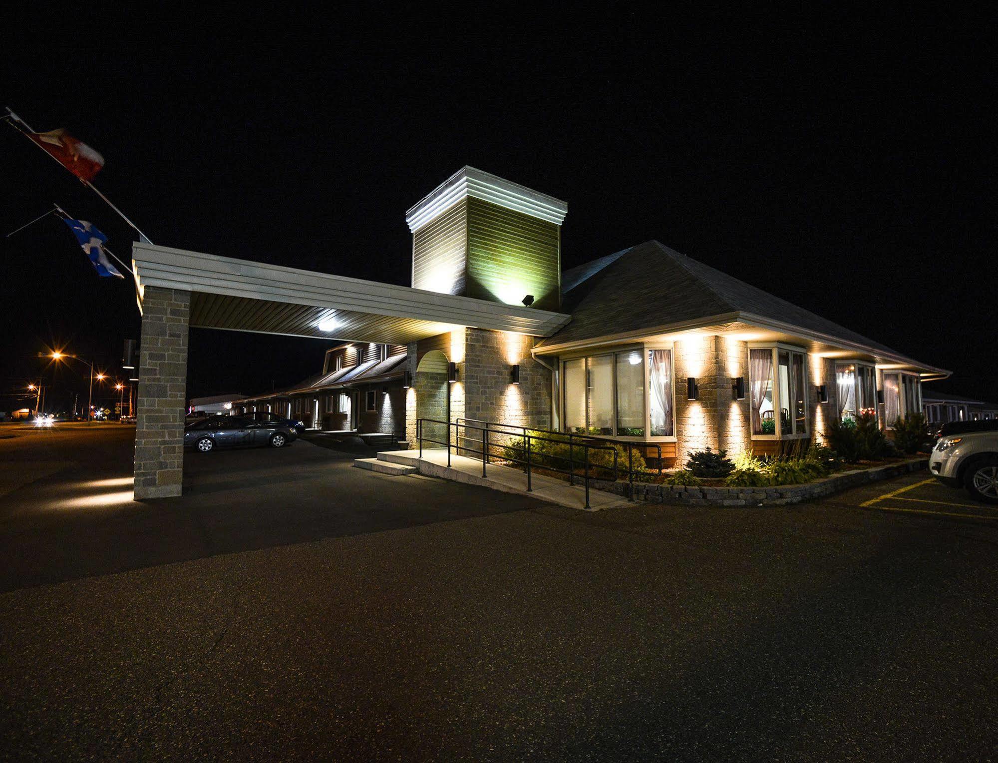 Hôtel Motel La Vigie Matane Esterno foto
